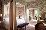 Online hotel reservation