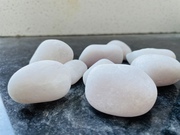 SNOW WHITE ECONOMICAL SILICA STONES AND PEBBLES